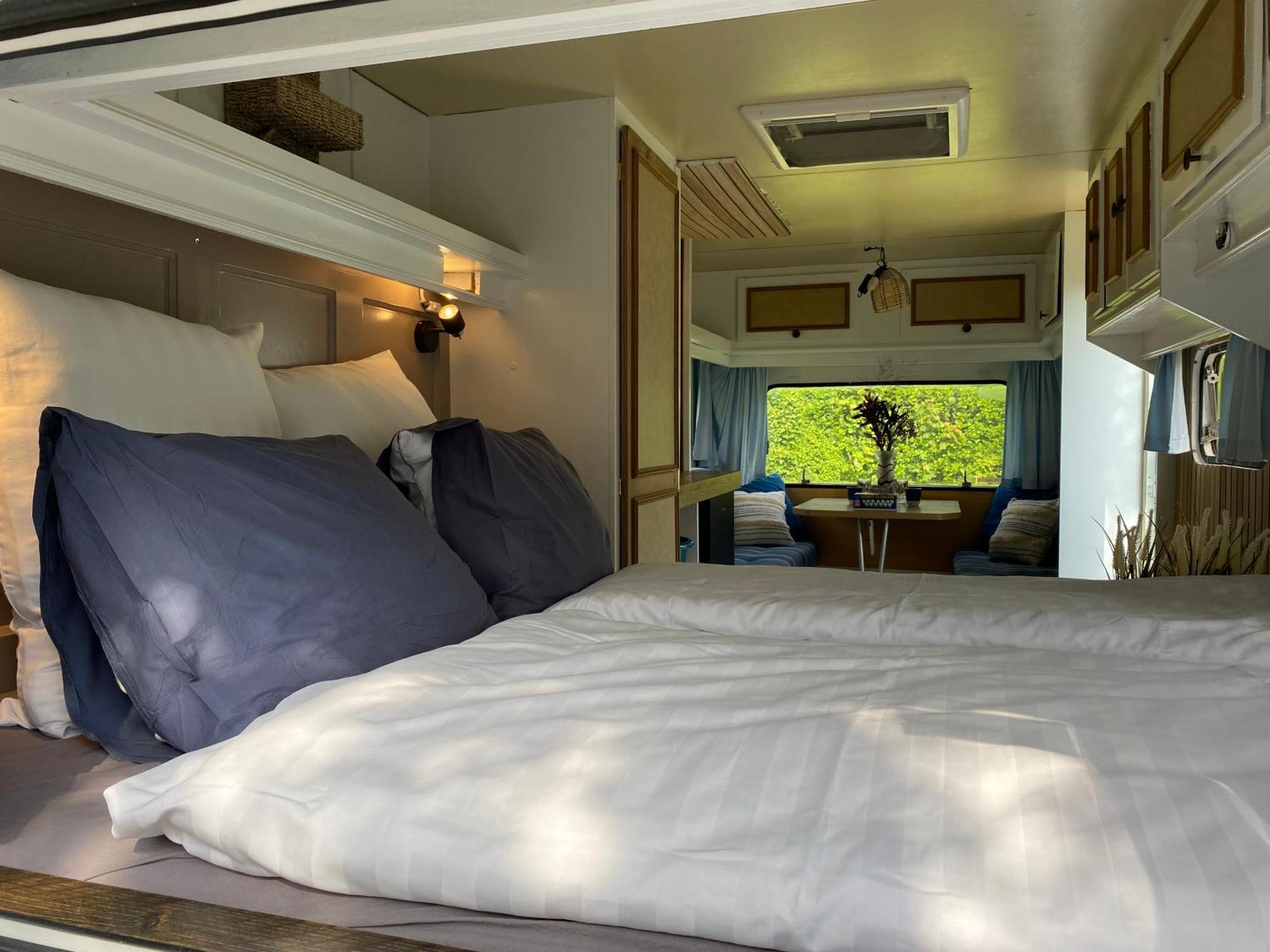 Caravan Stadstuin Goedereede Let Op De Badkamer Moet Met Andere Gasten Gedeeld Worden Bagian luar foto